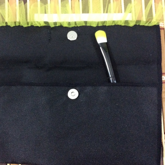 🐘 Mirenesse Vegan Shadow Blender Buffet duet Brush - Picture 4 of 6